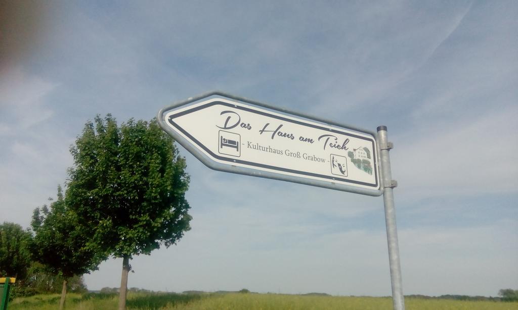 Das Haus Am Teich Gross Grabow Exteriör bild