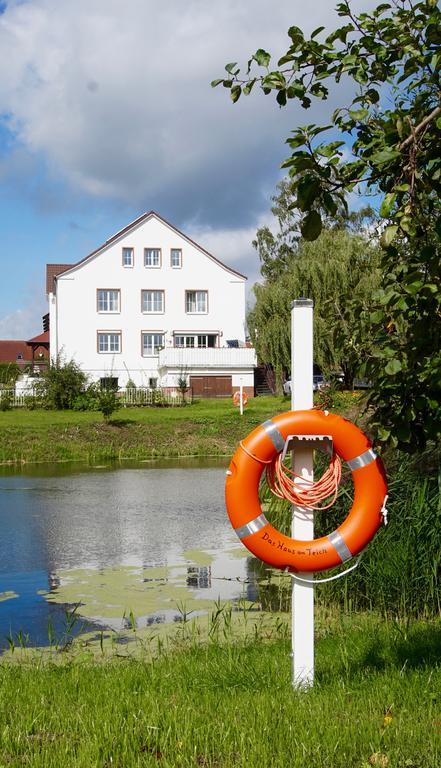 Das Haus Am Teich Gross Grabow Exteriör bild
